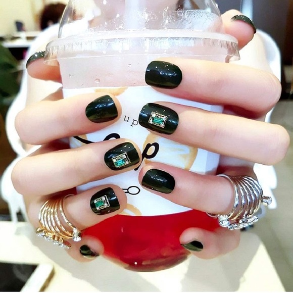 • Emerald Press On Nails • - Picture 2 of 7